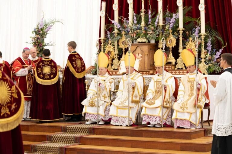 Comment une fraternité, présente en Calédonie, se retrouve au cœur d’un conflit avec le Vatican